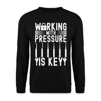 Schlüsseldienst Locksmith Dietrich - Unisex Pullover - Schwarz - Vorne - Alina (178cm) & Michal (187cm)