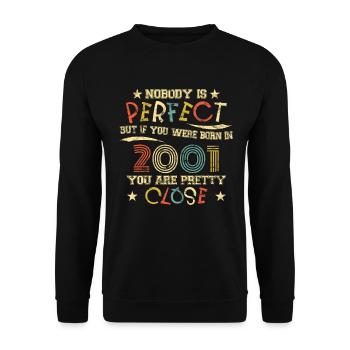 2001 Geburtstag Vintage Nobody is perfect - Unisex Pullover - Schwarz - Vorne - Alina (178cm) & Michal (187cm)