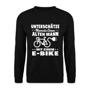 Einen alten Mann mit einem E-Bike - Unisex Pullover - Schwarz - Vorne - Alina (178cm) & Michal (187cm)