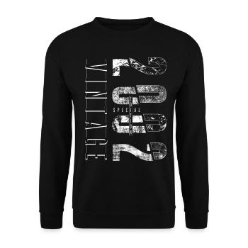 Vintage 2002 Special Edition Year of birth 2002 - Unisex Sweatshirt - black - Front - Alina (178cm) & Michal (187cm)