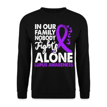 Niemand Kämpft Allein Lupus Awareness Month Lila - Unisex Pullover - Schwarz - Vorne - Alina (178cm) & Michal (187cm)