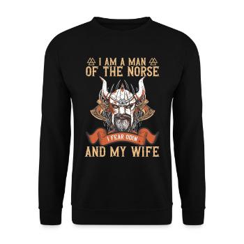 I'm A Man Of The Norse I Fear Odin & My Wife - Unisex Pullover - Schwarz - Vorne - Alina (178cm) & Michal (187cm)