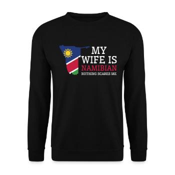 Nichts macht mir Angst Meine Frau ist Namibierin - Unisex Pullover - Schwarz - Vorne - Alina (178cm) & Michal (187cm)