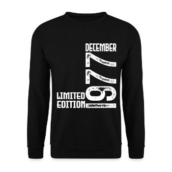 December 1977 Anniversary Gift. December 1977. - Unisex Sweatshirt - black - Front - Alina (178cm) & Michal (187cm)
