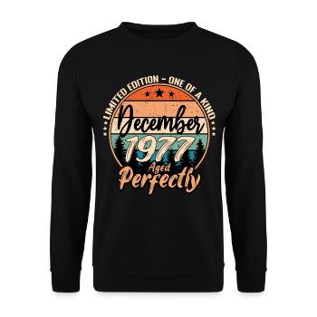 December 1977 Birthday 1977 Legends December - Unisex Sweatshirt - black - Front - Alina (178cm) & Michal (187cm)