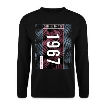 Special Edition 1967 Birthday Urban Graphic - Unisex Sweatshirt - black - Front - Alina (178cm) & Michal (187cm)