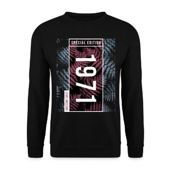 Special Edition 1971 Birthday Urban Graphic - Unisex Sweatshirt - black - Front - Alina (178cm) & Michal (187cm)
