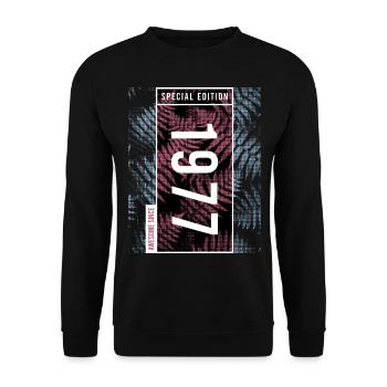 Special Edition 1977 Birthday Urban Graphic - Unisex Sweatshirt - black - Front - Alina (178cm) & Michal (187cm)