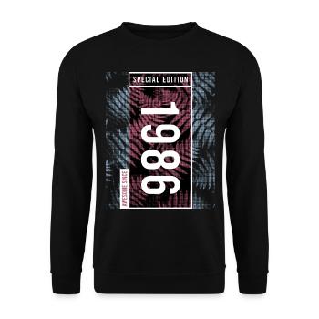Special Edition 1986 Birthday Urban Graphic - Unisex Sweatshirt - black - Front - Alina (178cm) & Michal (187cm)