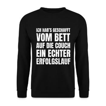 Vom Bett auf die Couch Lustiger Feierabend Spruch - Unisex Pullover - Schwarz - Vorne - Alina (178cm) & Michal (187cm)