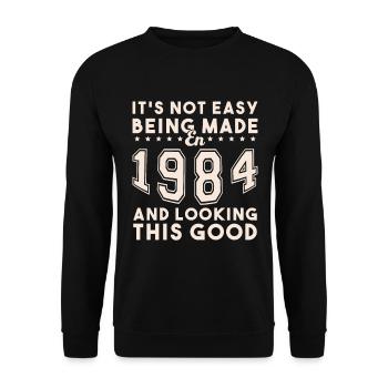 Hergestellt im Jahr 1984 und sieht so gut aus - Unisex Pullover - Schwarz - Vorne - Alina (178cm) & Michal (187cm)
