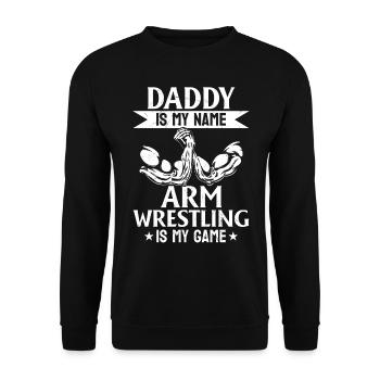 Daddy Is My Name Arm Wrestling Is My Game - Armwre - Unisex Pullover - Schwarz - Vorne - Alina (178cm) & Michal (187cm)