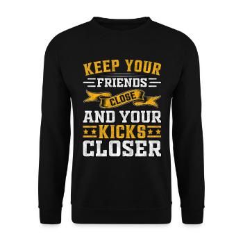 Gardez vos amis proches et vos coups de pied plus proches - Sweat-shirt Unisexe - noir - Devant - Alina (178cm) & Michal (187cm)