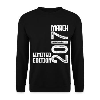 März 2017 Geburtstagsgeschenk. März 2017. März - Unisex Pullover - Schwarz - Vorne - Alina (178cm) & Michal (187cm)