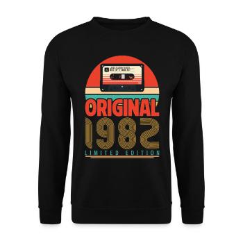 Jahrgang 1982 Jubiläumsgeschenk. Retro 1982. - Unisex Pullover - Schwarz - Vorne - Alina (178cm) & Michal (187cm)