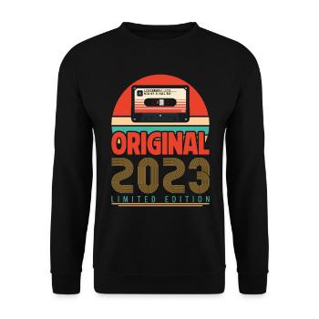 Vintage Geburtstagsgeschenk 2023. Retro 2023. - Unisex Pullover - Schwarz - Vorne - Alina (178cm) & Michal (187cm)