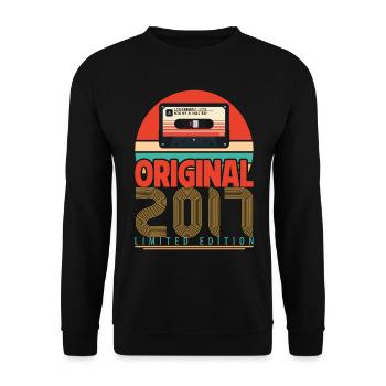 Vintage Birthday Gift 2017. Retro 2017. - Unisex Sweatshirt - black - Front - Alina (178cm) & Michal (187cm)