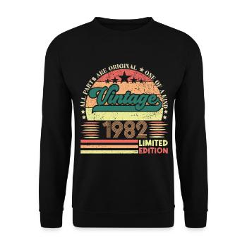 Retro 1982 Geburtstagsgeschenk. Jahrgang 1982. - Unisex Pullover - Schwarz - Vorne - Alina (178cm) & Michal (187cm)
