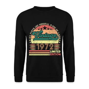 1972 Retro-Geburtstagsgeschenk. Jahrgang 1972. - Unisex Pullover - Schwarz - Vorne - Alina (178cm) & Michal (187cm)