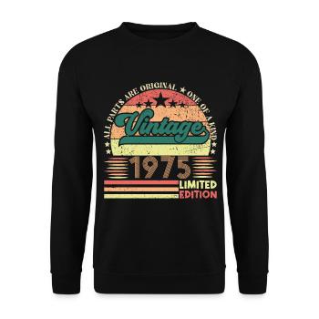 Retro 1975 Geburtstagsgeschenk. Jahrgang 1975. - Unisex Pullover - Schwarz - Vorne - Alina (178cm) & Michal (187cm)