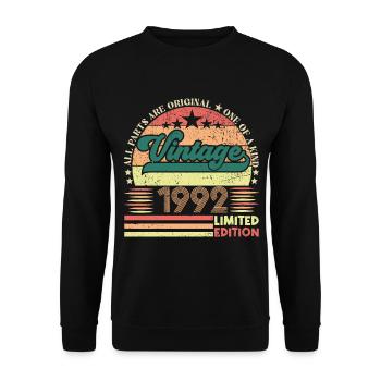 Retro 1992 Geburtstagsgeschenk. Jahrgang 1992. - Unisex Pullover - Schwarz - Vorne - Alina (178cm) & Michal (187cm)