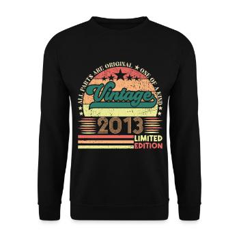 2013 Retro Geburtstagsgeschenk. Jahrgang 2013. - Unisex Pullover - Schwarz - Vorne - Alina (178cm) & Michal (187cm)