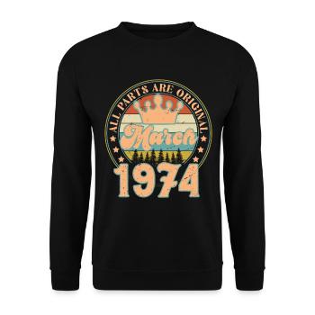 Mars 1974. Cadeau d’anniversaire mars 1974. March. - Sweat-shirt Unisexe - noir - Devant - Alina (178cm) & Michal (187cm)