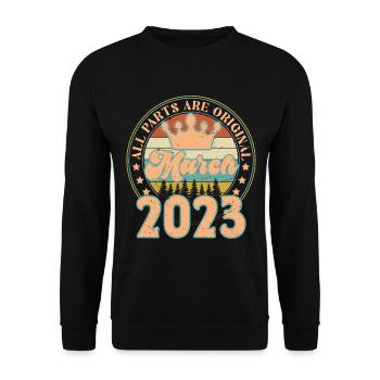 Mars 2023. Cadeau d’anniversaire mars 2023. March. - Sweat-shirt Unisexe - noir - Devant - Alina (178cm) & Michal (187cm)