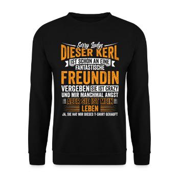 Dieser Kerl ist schon vergeben - Unisex Pullover - Schwarz - Vorne - Alina (178cm) & Michal (187cm)
