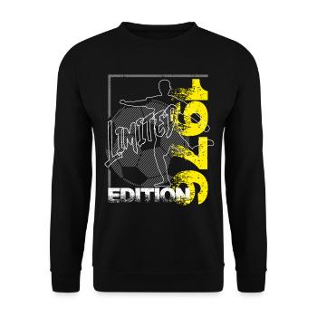 Limited Edition 1976 Limited Edition Football - Unisex Sweatshirt - black - Front - Alina (178cm) & Michal (187cm)