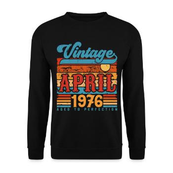 April 1976, April 1976 Vintage Jubiläumsgeschenk - Unisex Pullover - Schwarz - Vorne - Alina (178cm) & Michal (187cm)