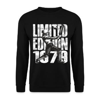 Limited Edition 1979 Limited Edition Cricket - Unisex Sweatshirt - black - Front - Alina (178cm) & Michal (187cm)