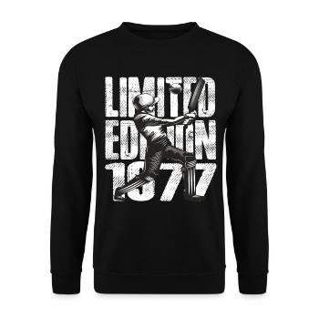 Limited Edition 1977 Limited Edition Cricket - Unisex Sweatshirt - black - Front - Alina (178cm) & Michal (187cm)