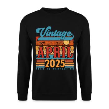 April 2025, Vintage Geburtstagsgeschenk April 2025 - Unisex Pullover - Schwarz - Vorne - Alina (178cm) & Michal (187cm)