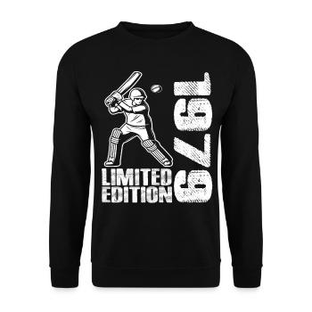 Limited Edition 1979 Limited Edition Cricket - Unisex Sweatshirt - black - Front - Alina (178cm) & Michal (187cm)