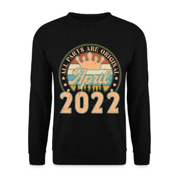 April 2022. Geburtstagsgeschenk April 2022 April - Unisex Pullover - Schwarz - Vorne - Alina (178cm) & Michal (187cm)