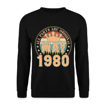 Mai 1980. Mai 1980 Geburtstagsgeschenk. Mai 1980 - Unisex Pullover - Schwarz - Vorne - Alina (178cm) & Michal (187cm)