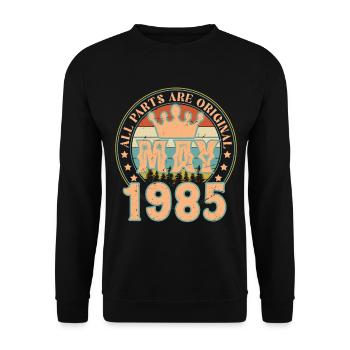 Mai 1985. Mai 1985 Geburtstagsgeschenk. Mai 1985 - Unisex Pullover - Schwarz - Vorne - Alina (178cm) & Michal (187cm)