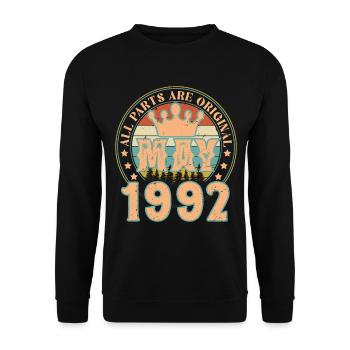 Mai 1992. Mai 1992 Geburtstagsgeschenk. Mai 1992 - Unisex Pullover - Schwarz - Vorne - Alina (178cm) & Michal (187cm)