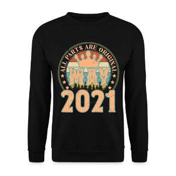 Mai 2021. Geburtstagsgeschenk im Mai 2021. Mai 2021 - Unisex Pullover - Schwarz - Vorne - Alina (178cm) & Michal (187cm)