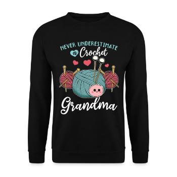 Crocheting Grandma - Never underestimate a crochet - Unisex Pullover - Schwarz - Vorne - Alina (178cm) & Michal (187cm)