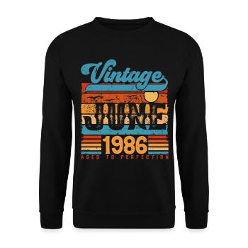 June 1986, Vintage Birthday Gift June 1986. - Unisex Sweatshirt - black - Front - Alina (178cm) & Michal (187cm)