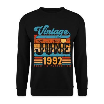 June 1992, Vintage Anniversary Gift June 1992. - Unisex Sweatshirt - black - Front - Alina (178cm) & Michal (187cm)