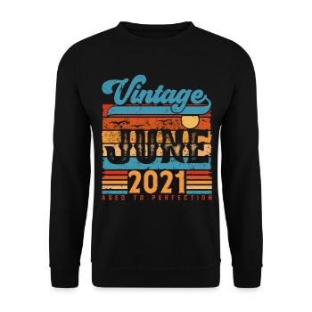 Juni 2021, Vintage-Geburtstagsgeschenk Juni 2021. - Unisex Pullover - Schwarz - Vorne - Alina (178cm) & Michal (187cm)