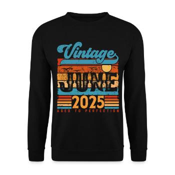 Juni 2025, Vintage-Jubiläumsgeschenk Juni 2025. - Unisex Pullover - Schwarz - Vorne - Alina (178cm) & Michal (187cm)