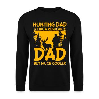 Papa jagen wie ein normaler Vater, aber viel cooler - Unisex Pullover - Schwarz - Vorne - Alina (178cm) & Michal (187cm)