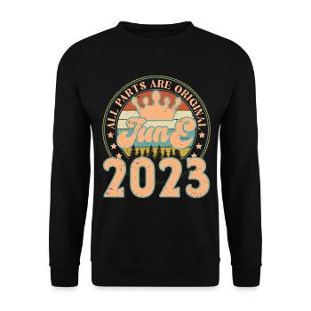 Juin 2023. Cadeau d’anniversaire juin 2023. June - Sweat-shirt Unisexe - noir - Devant - Alina (178cm) & Michal (187cm)