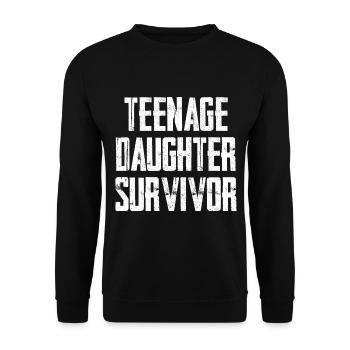 Teenage Daughter Survivor Lustiger Spruch - Unisex Pullover - Schwarz - Vorne - Alina (178cm) & Michal (187cm)