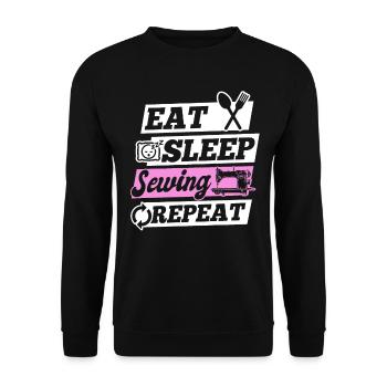 Sewing Lover Seamstress - Eat Sleep Sewing Repeat - Unisex Pullover - Schwarz - Vorne - Alina (178cm) & Michal (187cm)