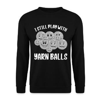 I Still Play With Yarn Balls - Funny Crocheter - Unisex Sweatshirt - black - Front - Alina (178cm) & Michal (187cm)